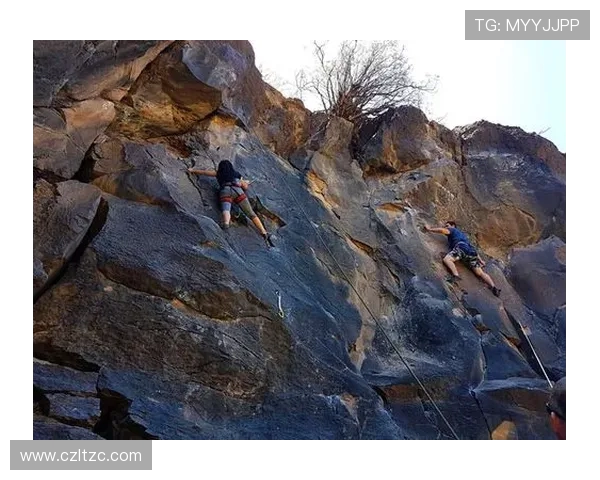 武汉极限运动队在攀岩联赛中以51分稳居积分榜首位